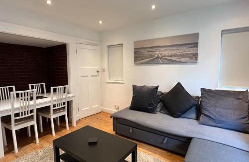 Haringey House | 3 Bed luxury house, 10 min walk to underground