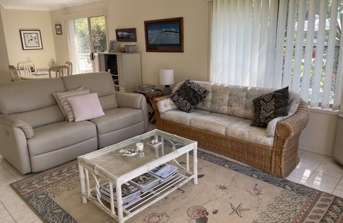 Denhams Beach Apartment | 3 Bed Oceanview (3 Night Min) (Denhams Retreat)