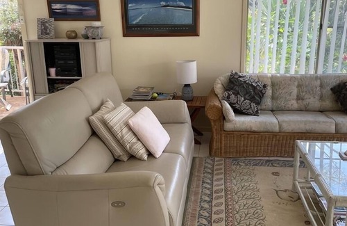 Denhams Beach Apartment | 3 Bed Oceanview (3 Night Min) (Denhams Retreat)