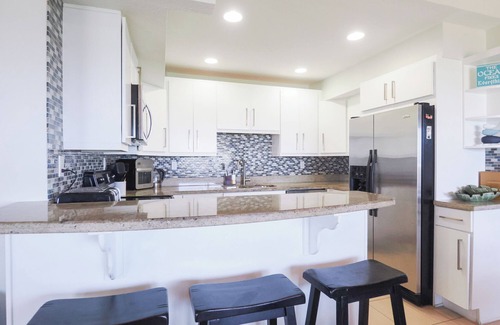 Bodden Town Condo | 3 Bed Oceanview condo with beach