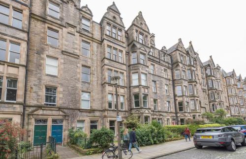 Bruntsfield Apartment | 3 bed overlooking meadows park