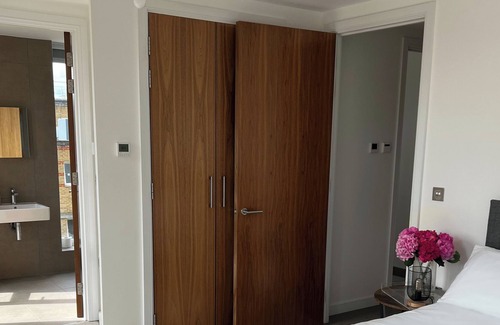 Cathedrals Apartment | 3 bed Penthouse With Rooftop With Views of London eye