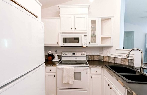Pepper Ridge House | 3-bed + Private Pool NE Phoenix Bungalow