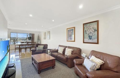 North Batemans Bay Apartment | 3 Bed Unit Amongst the Treetops in Batemans Bay