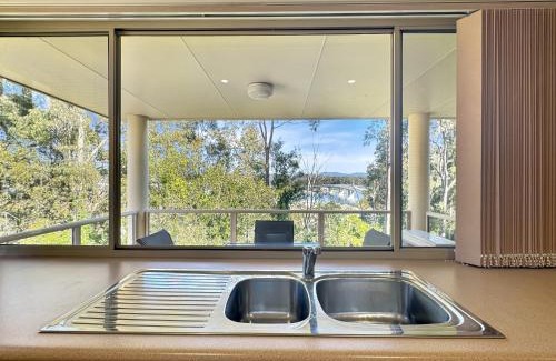 North Batemans Bay Apartment | 3 Bed Unit Amongst the Treetops in Batemans Bay