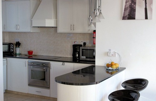 Peyia Town Villa | 3 Bed Villa. Private pool. Jacuzzi. WiFi. Panoramic views.