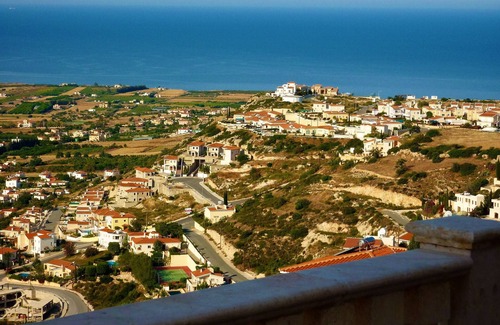 Peyia Town Villa | 3 Bed Villa. Private pool. Jacuzzi. WiFi. Panoramic views.