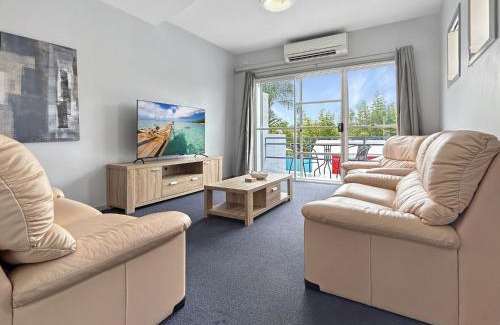 Batemans Bay House | 3-Bed with Alfresco Dining & Pool in Batemans Bay