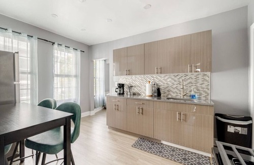 Black Rock Historic District Apartment | 3 Bedrm Apt at Black Rock Suites