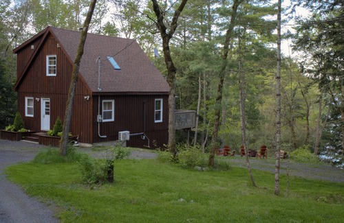 Queens Ski Chalet | 3 bedroom,1.5 bathroom lake Chalet retreat.