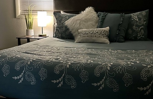 Galena House | 3 Bedroom 1 Bath Home with Karaoke, PS4 & Games, Sleeps 8