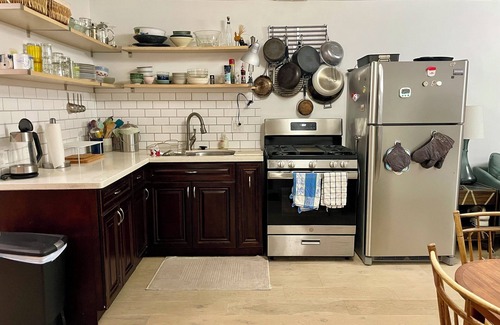 Excelsior Apartment | 3 bedroom/1 bathroom FULLY FURNISHED apartment in the Excelsior neighborhood.