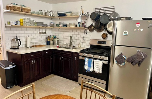 Excelsior Apartment | 3 bedroom/1 bathroom FULLY FURNISHED apartment in the Excelsior neighborhood.