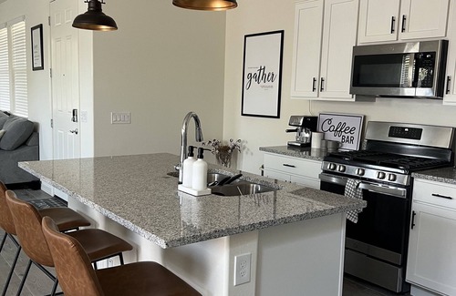 Estrella Village House | 3 Bedroom 2.5 Bath - Sleeps up to 6 - Modern Perfect for Hosting