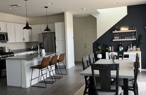 Estrella Village House | 3 Bedroom 2.5 Bath - Sleeps up to 6 - Modern Perfect for Hosting