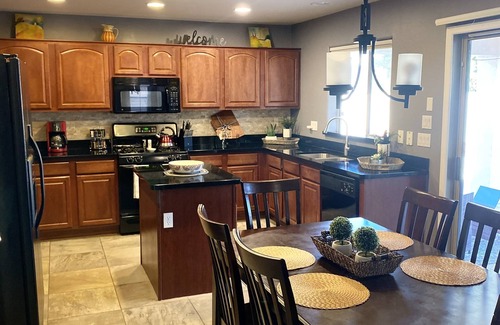 Maricopa House | 3 Bedroom 2.5 Bath With Hot Tub & Heated Pool! Outside BBQ Area with Fire Pit!
