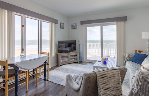 Old Orchard Beach Condo | 3 Bedroom 2 Bathroom Direct Ocean views!