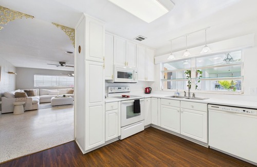 Seacoast Shores House | 3 Bedroom/2 Bath Beachside House with Hot Tub!