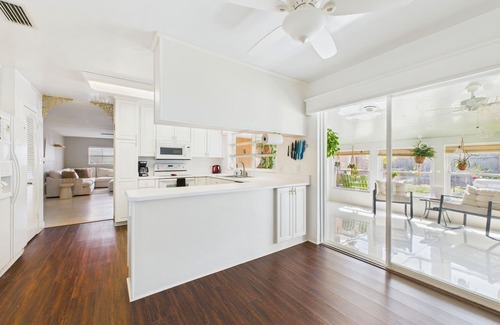 Seacoast Shores House | 3 Bedroom/2 Bath Beachside House with Hot Tub!