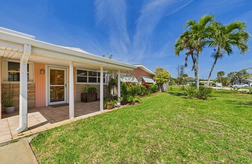 Seacoast Shores House | 3 Bedroom/2 Bath Beachside House with Hot Tub!