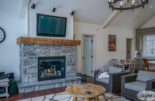 Muskoka Lakes Cottage | 3 bedroom, 2 bath cottage! Port Carling, Lake Rosseau! Shallow, Sandy Waterfront