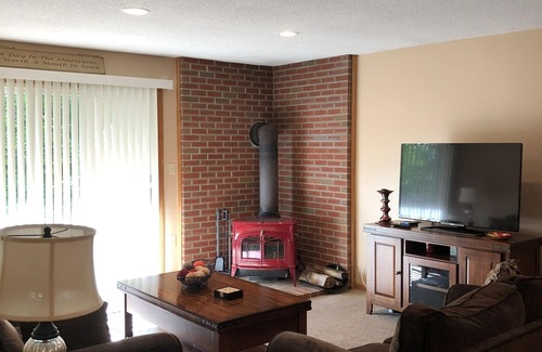 North Conway Condo | 3 Bedroom 2 bath Condo in N. Conway, In a quiet, family friendly neighborhood.