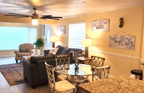 O'byrne House | 3 bedroom 2 bath home walking distance to beach!