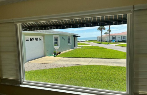 O'byrne House | 3 bedroom 2 bath home walking distance to beach!