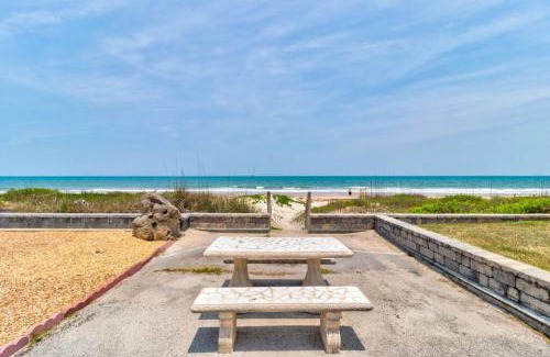 O'byrne House | 3 bedroom 2 bath home walking distance to beach