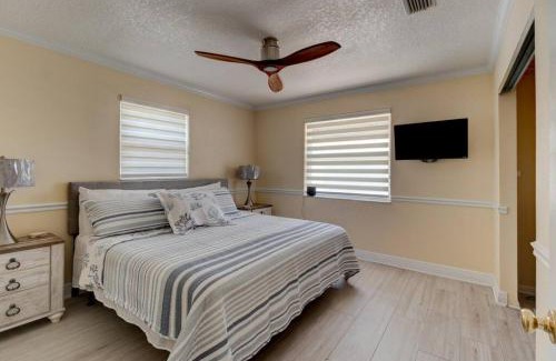 O'byrne House | 3 bedroom 2 bath home walking distance to beach