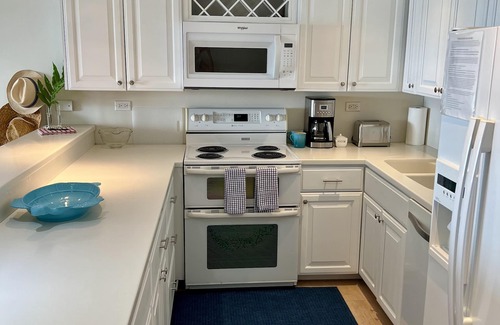 Seven Mile Beach Condo | 3 Bedroom/2 Bath Oceanfront Condo