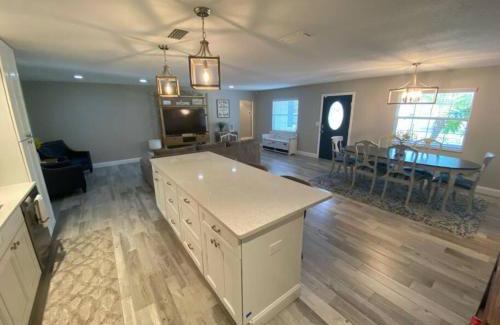 Crystal River House | 3 bedroom 2 bath with hot tub, game room and boat slip