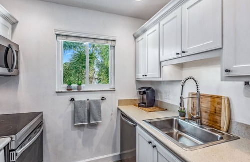 Redevelopment Area Condo | 3 Bedroom 2 Bathroom Condo In Naples With Great Amenities