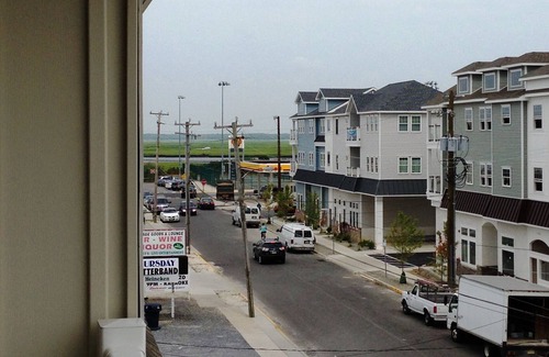 Sea Isle City Apartment | 3 Bedroom/2 Full Bath Condo, 1 Block To Beach, Walk to Acme/CVS