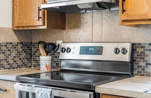 Southeast Calgary House | 3 Bedroom 2 level House close to Fish Creek & Spruce Meadows