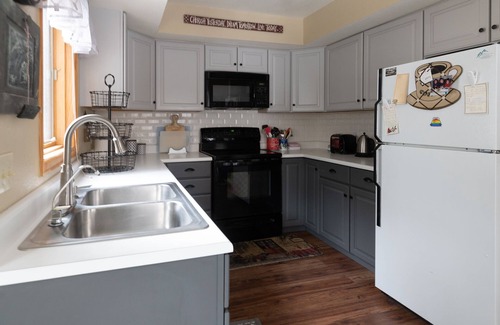 Warrior's Mark House | 3 bedroom 3.5 bathroom Pine Creek Townhouse walking to town and hiking