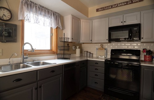 Warrior's Mark House | 3 bedroom 3.5 bathroom Pine Creek Townhouse walking to town and hiking