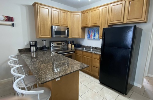 Gulfport House | 3 Bedroom 3 bath Townhouse! 5 MINUTE WALK TO THE BEACH! SNOWBIRDS WELCOME!