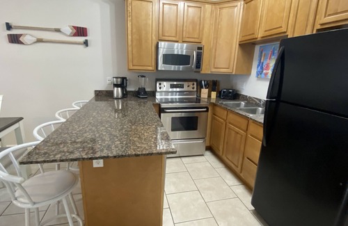 Gulfport House | 3 Bedroom 3 bath Townhouse! 5 MINUTE WALK TO THE BEACH! SNOWBIRDS WELCOME!