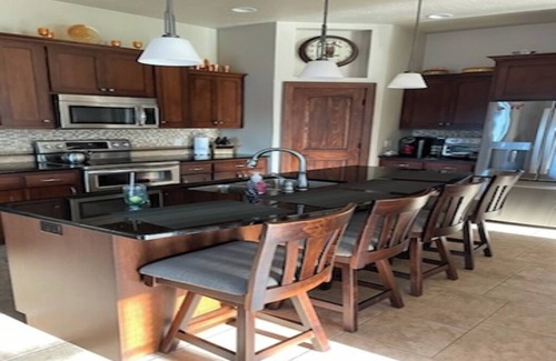 Neenah Condo | 3 Bedroom 3 bath w/Sunroom on large pond - EAA 24 miles