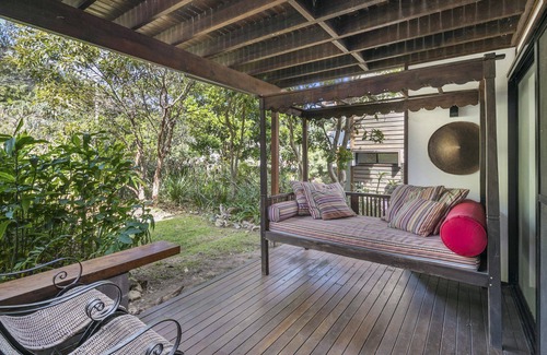 Point Lookout House | 3 bedroom 3 bathroom beachhouse only a short walk to several beaches,.