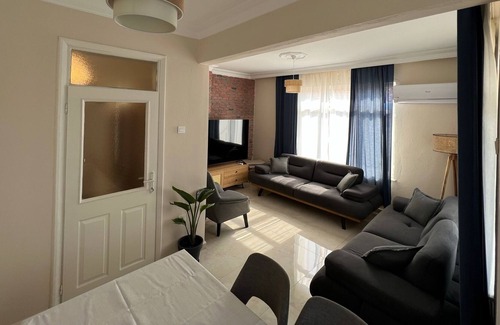 Antalya City Centre Apartment | 3 bedroom 3 bathroom 1 bedroom condo in the heart of the Old City