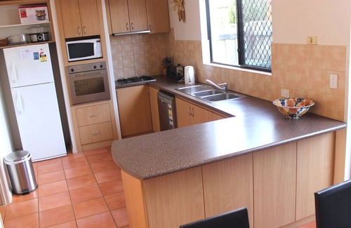 Beaconsfield Villa | 3 Bedroom, 3 Bathroom Super Spacious Villa In Fremantle