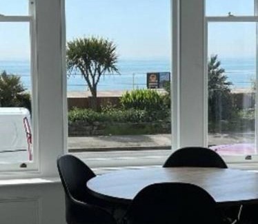 St Leonards-On-Sea Apartment | 3 Bedroom, 3 bathroom large flat with sea views!
