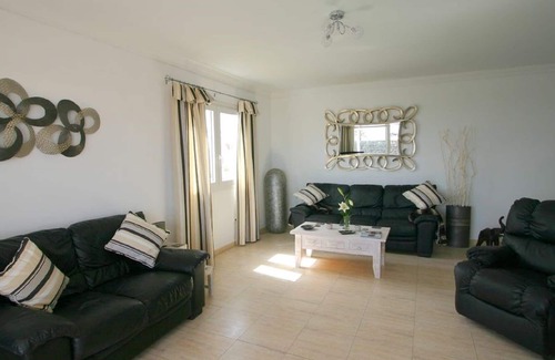Los Mojones House | 3 bedroom,3 bathroom villa with heated pool.Close to restaurants and shops.