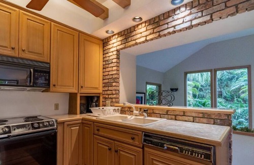 Southwest Coconut Grove Apartment | 3 Bedroom 629889 by Houzlet