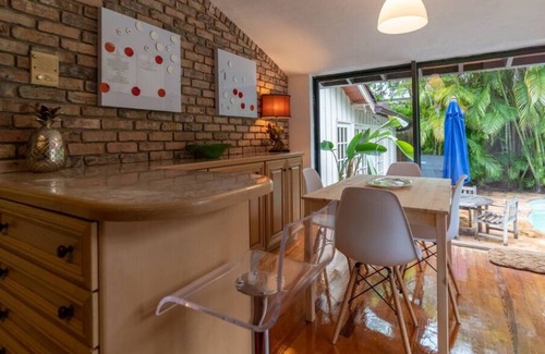 Southwest Coconut Grove Apartment | 3 Bedroom 629889 by Houzlet