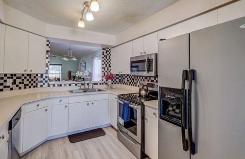 Bradenton Apartment | 3 Bedroom 696474 by Houzlet