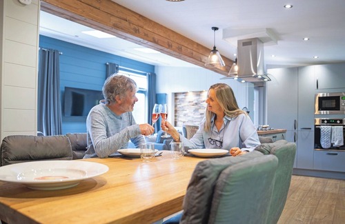Bridgnorth Ski Chalet | 3 bedroom accommodation in Bridgnorth