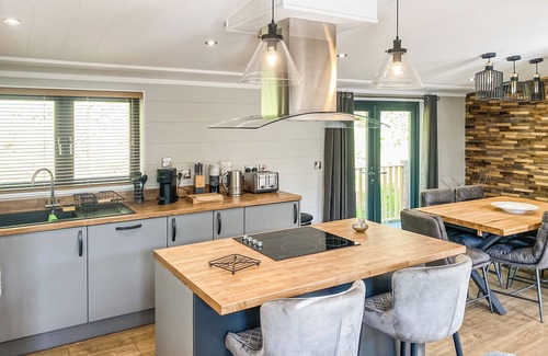 Bridgnorth Ski Chalet | 3 bedroom accommodation in Bridgnorth